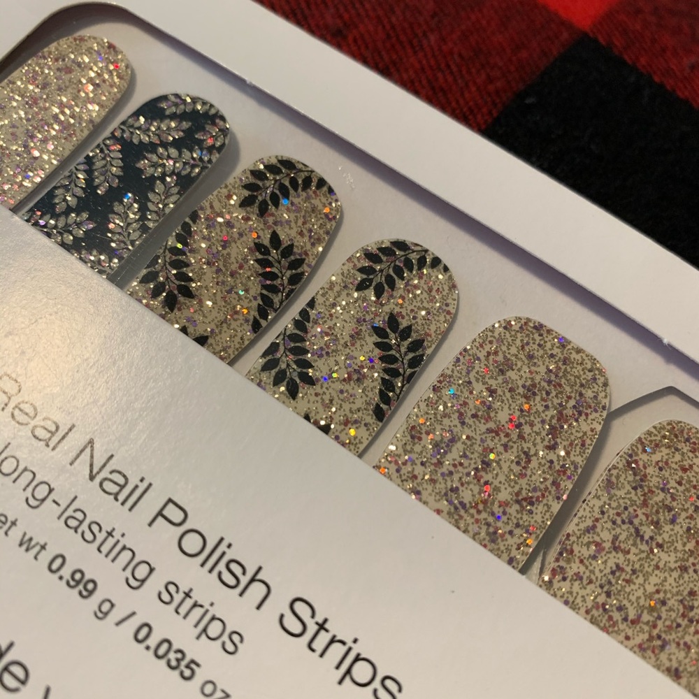 Color street laurel gardens floral foliage nail strips